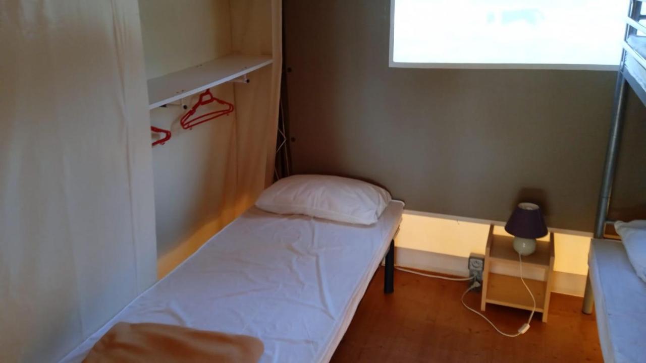Hebergements Camping "Les Pieds Dans L'Eau" Крозон Екстериор снимка