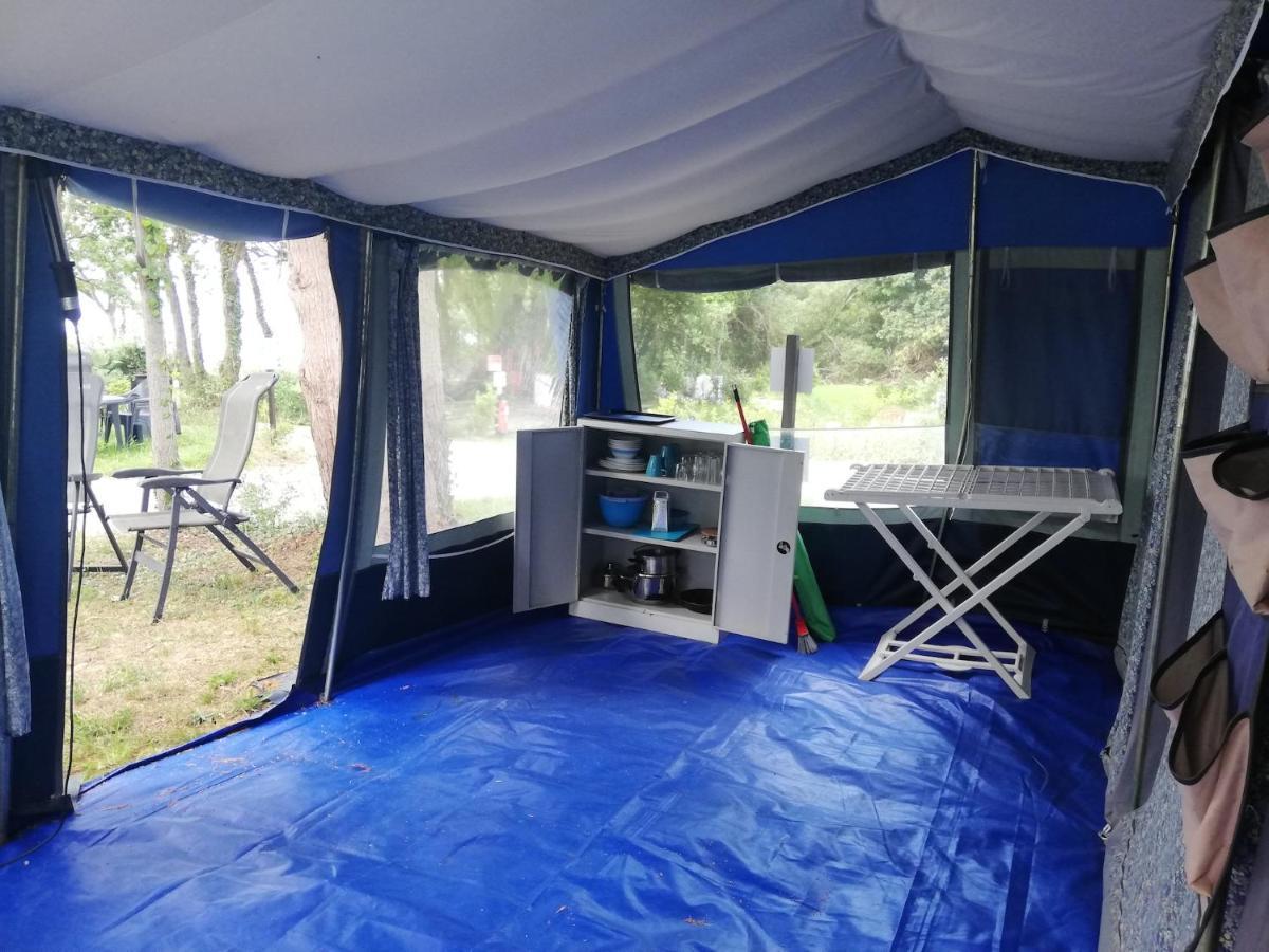 Hebergements Camping "Les Pieds Dans L'Eau" Крозон Екстериор снимка