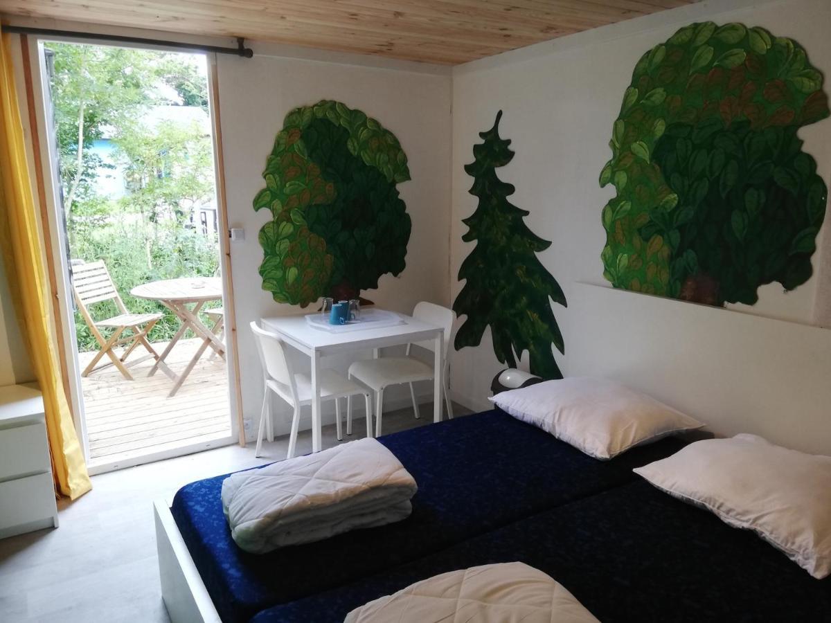 Hebergements Camping "Les Pieds Dans L'Eau" Крозон Екстериор снимка