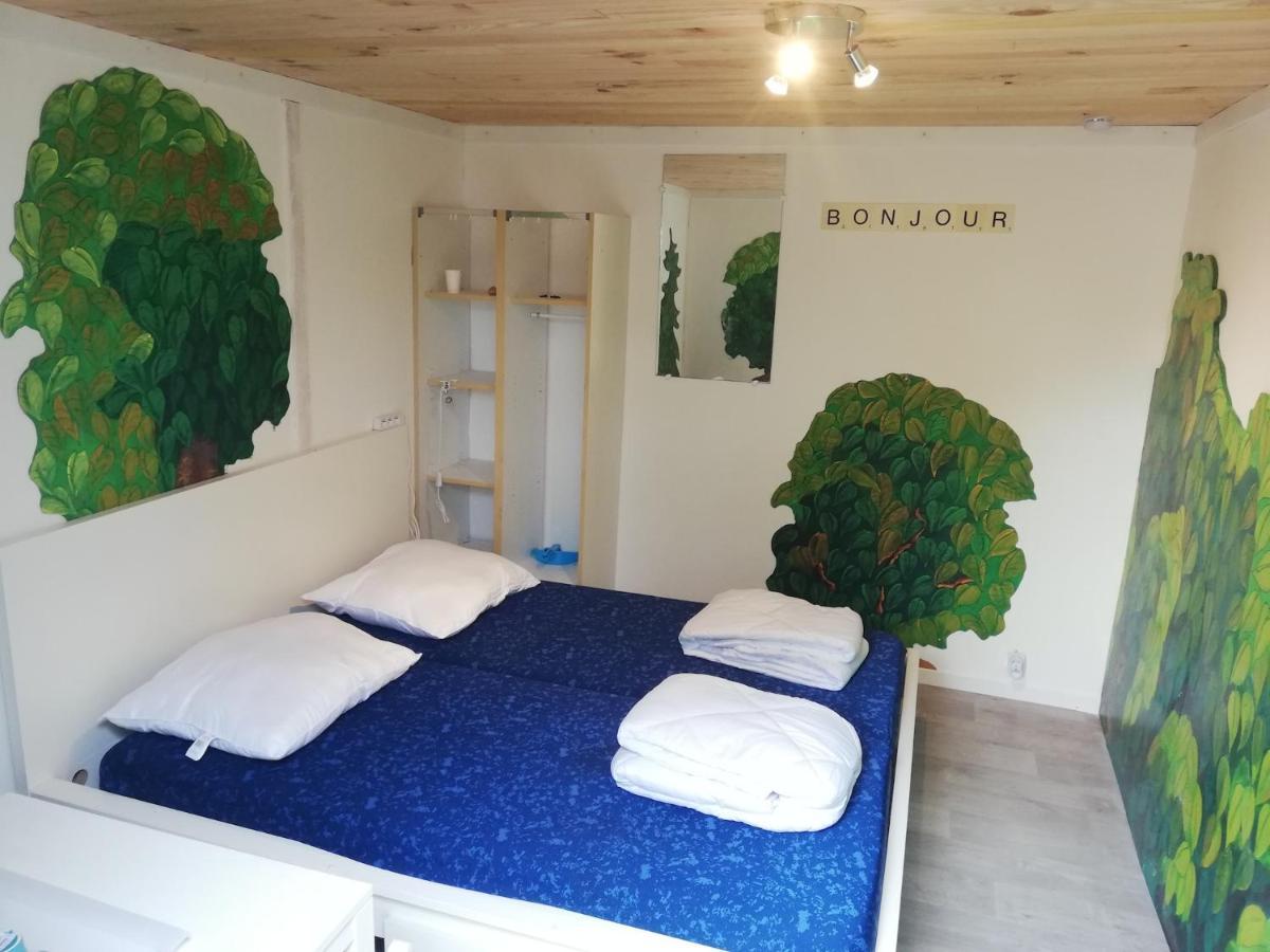 Hebergements Camping "Les Pieds Dans L'Eau" Крозон Екстериор снимка