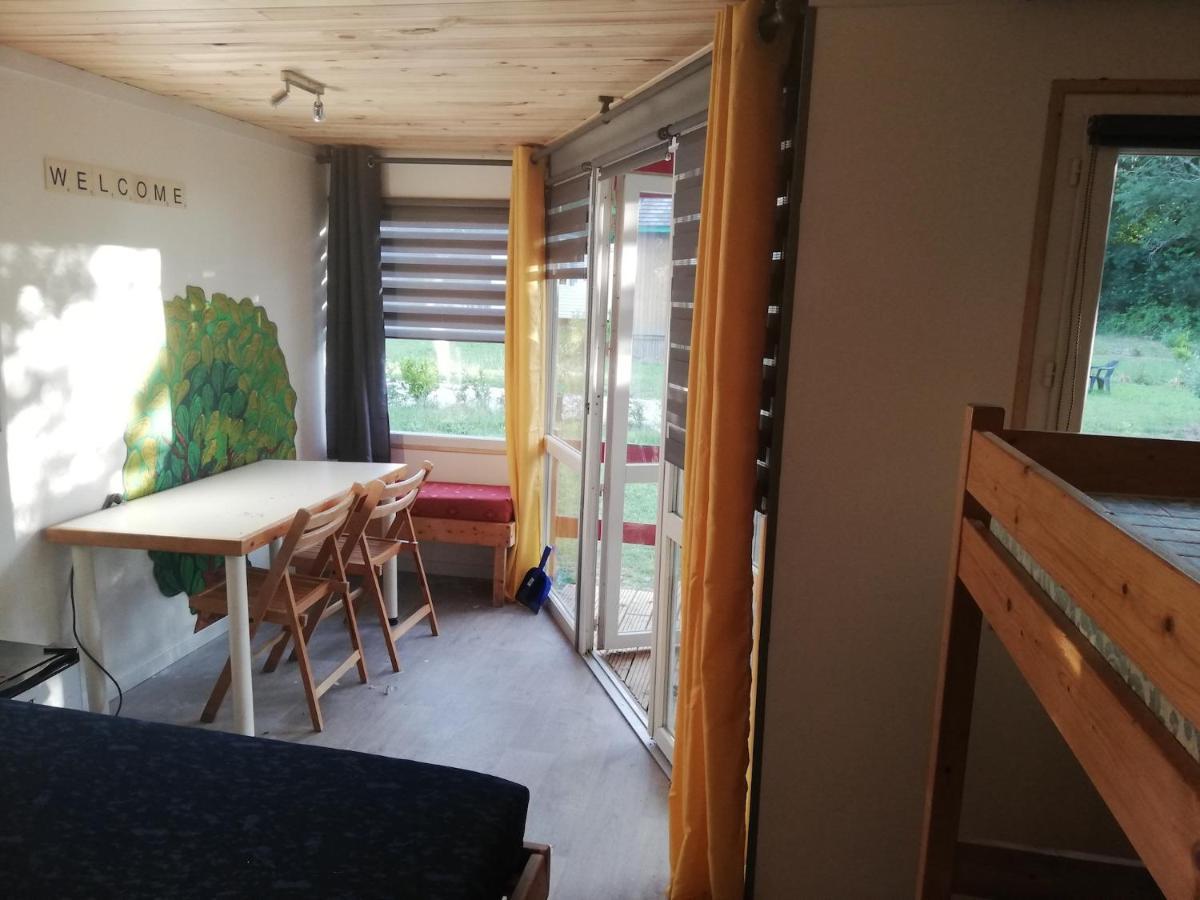 Hebergements Camping "Les Pieds Dans L'Eau" Крозон Екстериор снимка