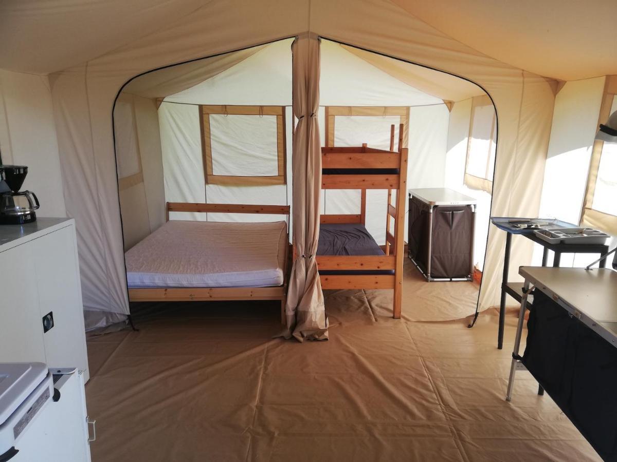 Hebergements Camping "Les Pieds Dans L'Eau" Крозон Екстериор снимка