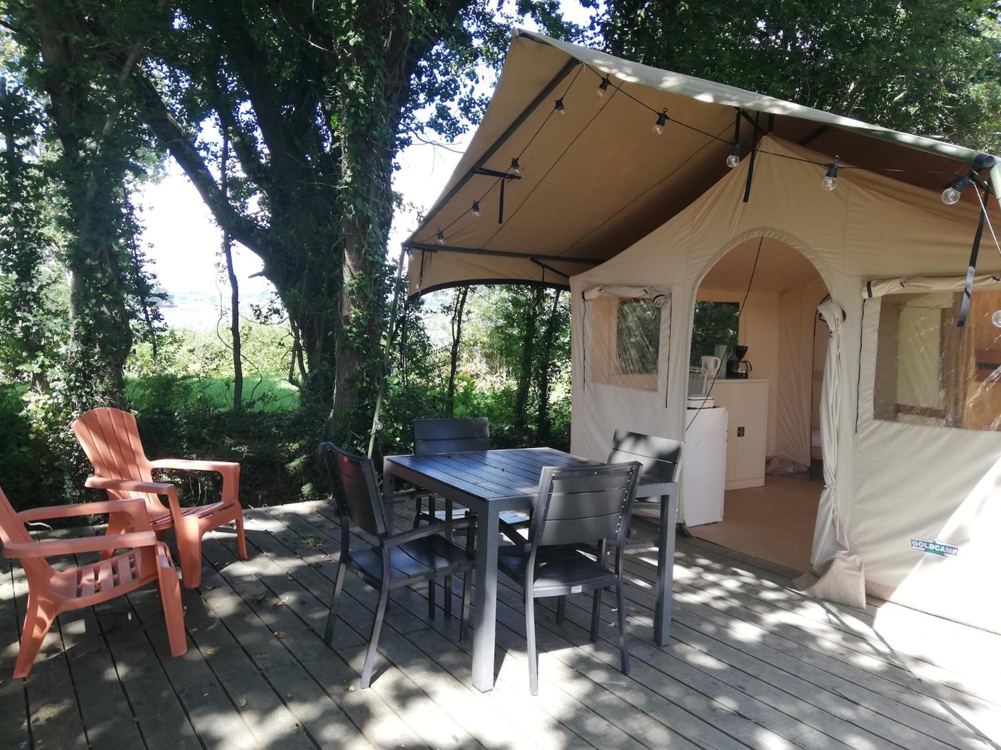 Hebergements Camping "Les Pieds Dans L'Eau" Крозон Екстериор снимка